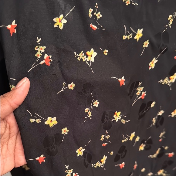 Lauren Ralph Lauren Black Long Sleeve floral with Ruffles on Sleeves. Size 8P - Picture 4 of 9